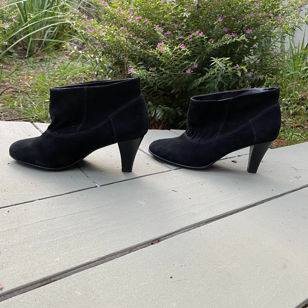 Kelsi Dagger Brooklyn Black Suede Bootie 6M